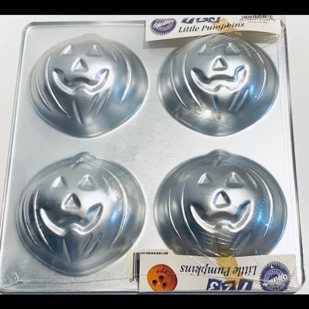 Wilton Pumpkin Baking Form Sheet Muffin Cupcake